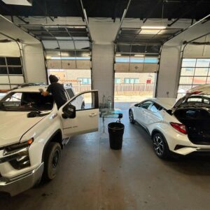 Mobile Windshield Replacement Technicians