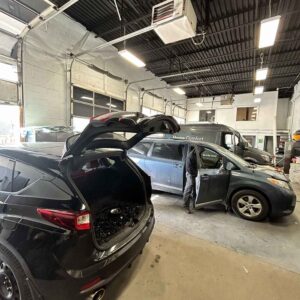 auto glass repair technicians near Etobicoke