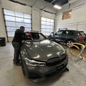 auto glass replacement and repair near Mississauga